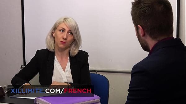 Blonde cougar wants it in the ass