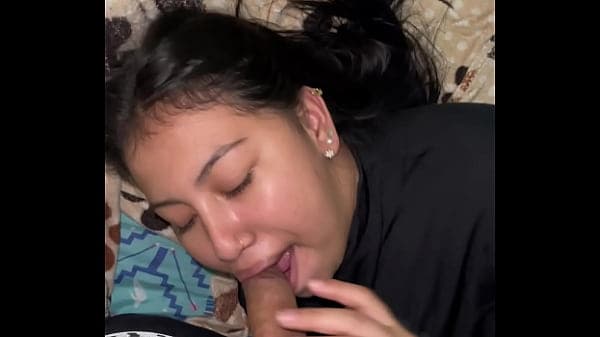 Despierto a mi hermanastra para folllarmela