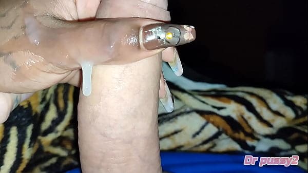 Ebony Brasileira punheteira deixa usar a mão para tirar todo o leite do pau com 23cm