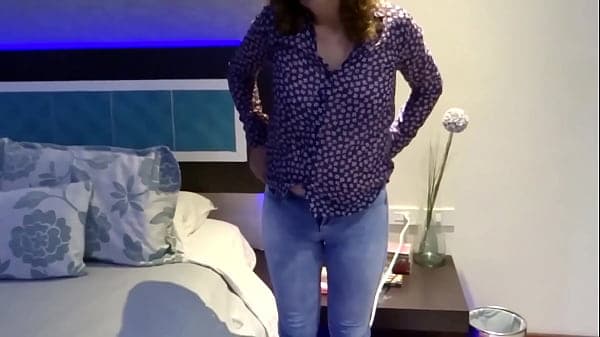 Real cuckold husband, my wife dresses to go to the motel with her boss.